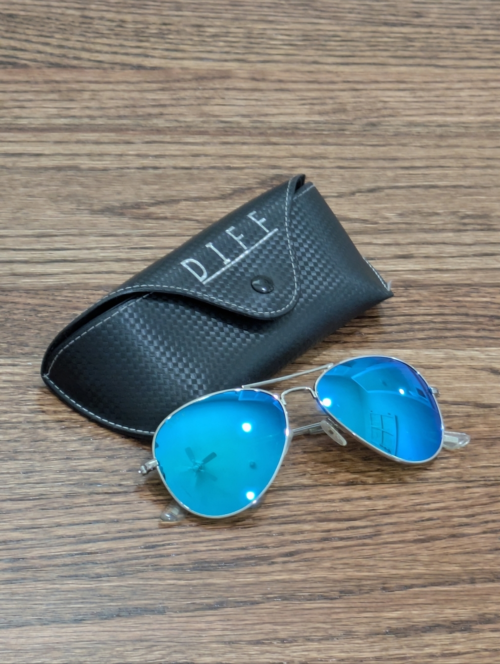 New! DIFF Cruz Gold + Blue Mirror Aviator Sunglasses - Picture 8 of 8
